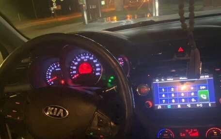 KIA Rio III рестайлинг, 2013 год, 900 000 рублей, 20 фотография