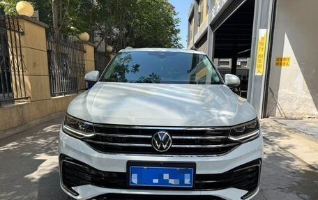 Volkswagen Tiguan II, 2022 год, 2 632 000 рублей, 2 фотография