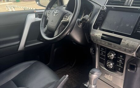 Toyota Land Cruiser Prado 150 рестайлинг 2, 2020 год, 4 800 000 рублей, 11 фотография