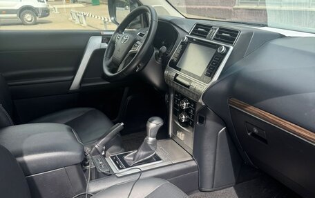 Toyota Land Cruiser Prado 150 рестайлинг 2, 2020 год, 4 800 000 рублей, 12 фотография