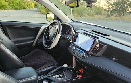 Toyota RAV4, 2014 год, 2 350 000 рублей, 6 фотография
