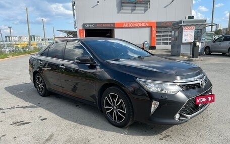 Toyota Camry, 2017 год, 2 320 000 рублей, 2 фотография