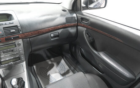 Toyota Avensis III рестайлинг, 2005 год, 699 000 рублей, 11 фотография