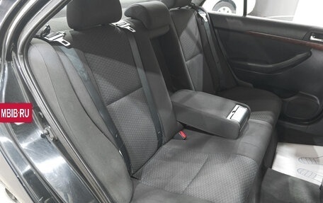 Toyota Avensis III рестайлинг, 2005 год, 699 000 рублей, 20 фотография