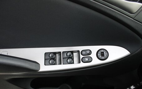 Hyundai Solaris II рестайлинг, 2016 год, 1 050 000 рублей, 5 фотография