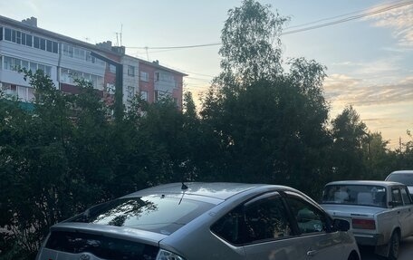 Toyota Prius, 2010 год, 950 000 рублей, 2 фотография