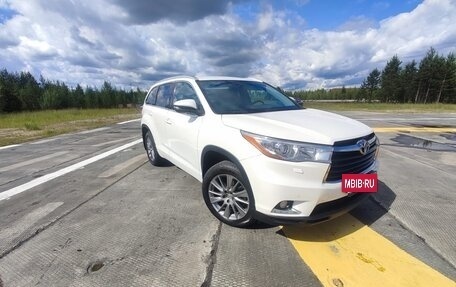 Toyota Highlander III, 2015 год, 3 000 000 рублей, 3 фотография