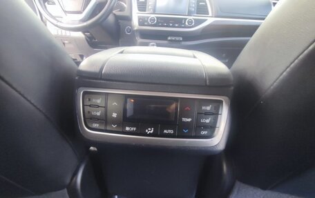 Toyota Highlander III, 2015 год, 3 000 000 рублей, 10 фотография