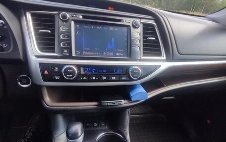 Toyota Highlander III, 2015 год, 3 000 000 рублей, 15 фотография