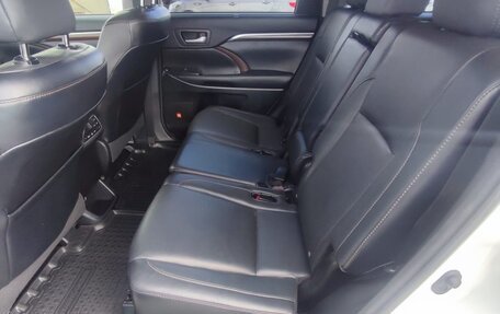 Toyota Highlander III, 2015 год, 3 000 000 рублей, 11 фотография