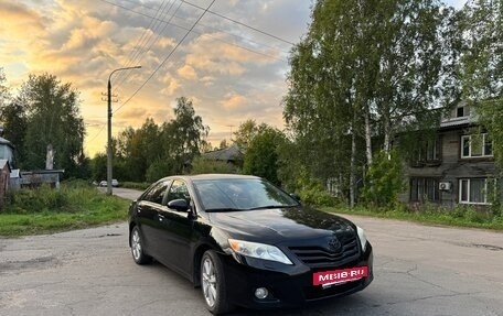 Toyota Camry, 2011 год, 1 070 000 рублей, 2 фотография