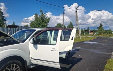 Nissan Pathfinder, 2011 год, 1 290 000 рублей, 32 фотография