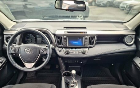 Toyota RAV4, 2018 год, 2 150 000 рублей, 10 фотография