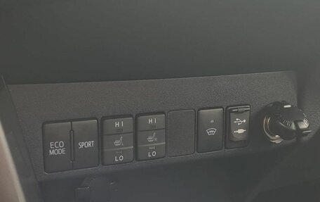 Toyota RAV4, 2018 год, 2 150 000 рублей, 19 фотография