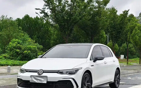 Volkswagen Golf VIII, 2022 год, 1 800 000 рублей, 1 фотография