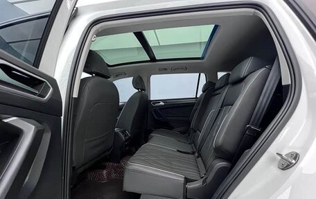 Volkswagen Tiguan II, 2022 год, 2 130 000 рублей, 15 фотография