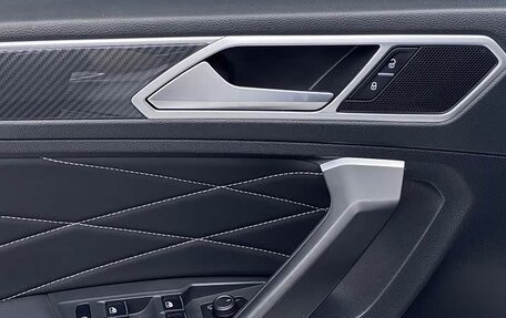 Volkswagen Tiguan II, 2022 год, 2 130 000 рублей, 18 фотография