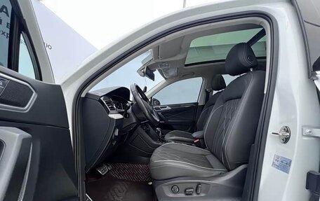 Volkswagen Tiguan II, 2022 год, 2 130 000 рублей, 17 фотография