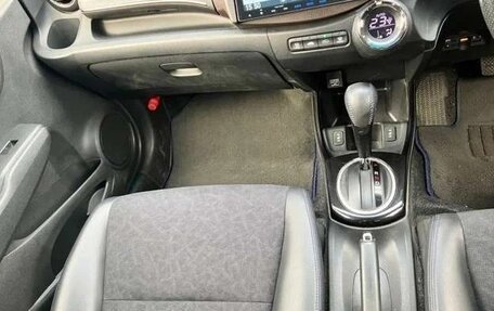 Honda Fit Shuttle I рестайлинг, 2015 год, 1 050 000 рублей, 15 фотография