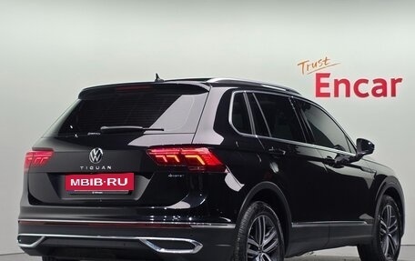 Volkswagen Tiguan II, 2022 год, 3 600 015 рублей, 3 фотография