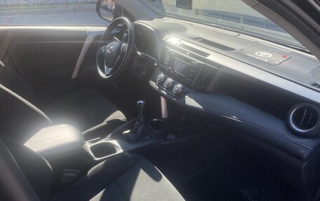 Toyota RAV4, 2019 год, 2 350 000 рублей, 10 фотография