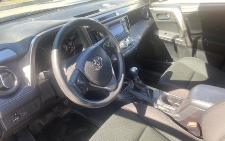 Toyota RAV4, 2019 год, 2 350 000 рублей, 14 фотография