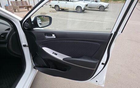 Hyundai Solaris II рестайлинг, 2015 год, 1 149 000 рублей, 25 фотография