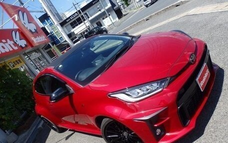 Toyota Yaris, 2021 год, 1 325 000 рублей, 3 фотография
