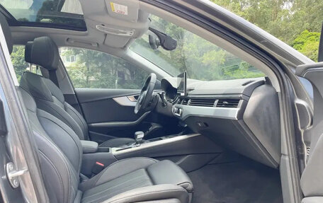 Audi A4, 2022 год, 1 750 000 рублей, 10 фотография