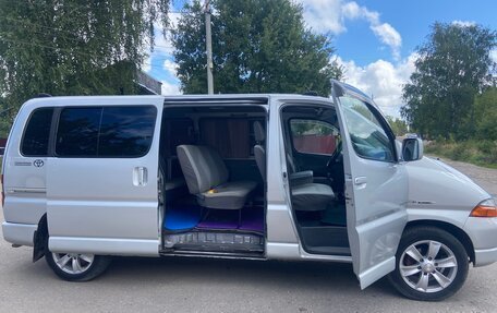 Toyota HiAce, 2004 год, 1 250 000 рублей, 6 фотография