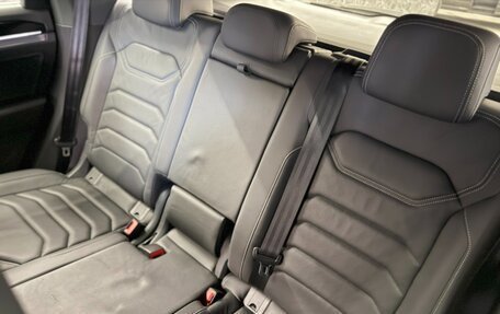 Volkswagen Touareg III, 2019 год, 4 500 000 рублей, 26 фотография