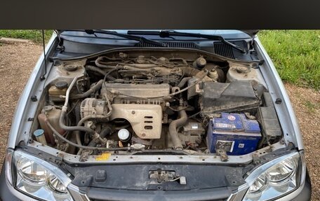 Toyota Avensis III рестайлинг, 2001 год, 550 000 рублей, 10 фотография