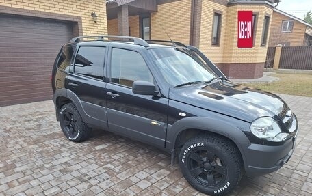Chevrolet Niva I рестайлинг, 2018 год, 860 000 рублей, 3 фотография