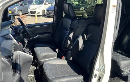 Toyota Esquire I, 2021 год, 2 186 000 рублей, 12 фотография