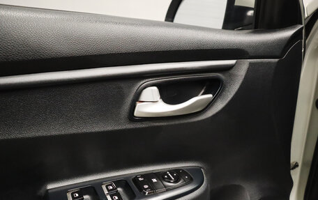 KIA Rio IV, 2018 год, 1 599 000 рублей, 8 фотография