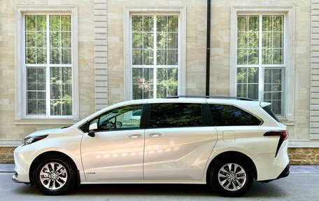 Toyota Sienna, 2021 год, 3 700 000 рублей, 5 фотография