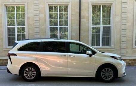 Toyota Sienna, 2021 год, 3 700 000 рублей, 6 фотография