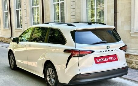 Toyota Sienna, 2021 год, 3 700 000 рублей, 4 фотография