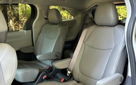 Toyota Sienna, 2021 год, 3 700 000 рублей, 27 фотография