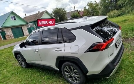 Toyota RAV4, 2024 год, 3 700 000 рублей, 5 фотография