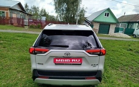 Toyota RAV4, 2024 год, 3 700 000 рублей, 4 фотография