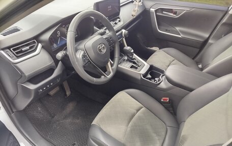 Toyota RAV4, 2024 год, 3 700 000 рублей, 12 фотография