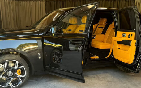 Rolls-Royce Cullinan, 2025 год, 50 000 000 рублей, 3 фотография
