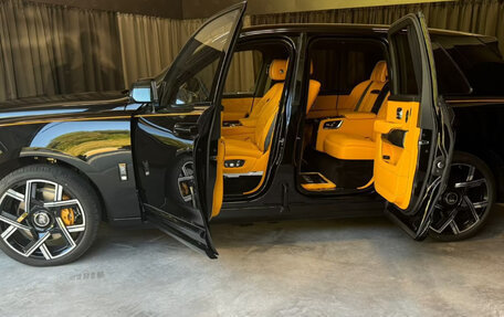 Rolls-Royce Cullinan, 2025 год, 50 000 000 рублей, 4 фотография