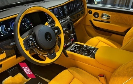 Rolls-Royce Cullinan, 2025 год, 50 000 000 рублей, 10 фотография