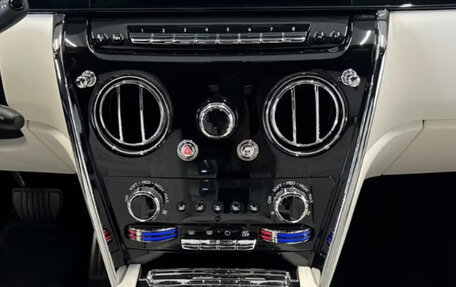 Rolls-Royce Cullinan, 2025 год, 50 000 000 рублей, 12 фотография