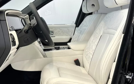 Rolls-Royce Cullinan, 2025 год, 50 000 000 рублей, 14 фотография