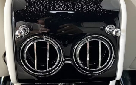 Rolls-Royce Cullinan, 2025 год, 50 000 000 рублей, 17 фотография