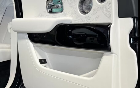 Rolls-Royce Cullinan, 2025 год, 50 000 000 рублей, 24 фотография