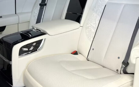Rolls-Royce Cullinan, 2025 год, 50 000 000 рублей, 16 фотография